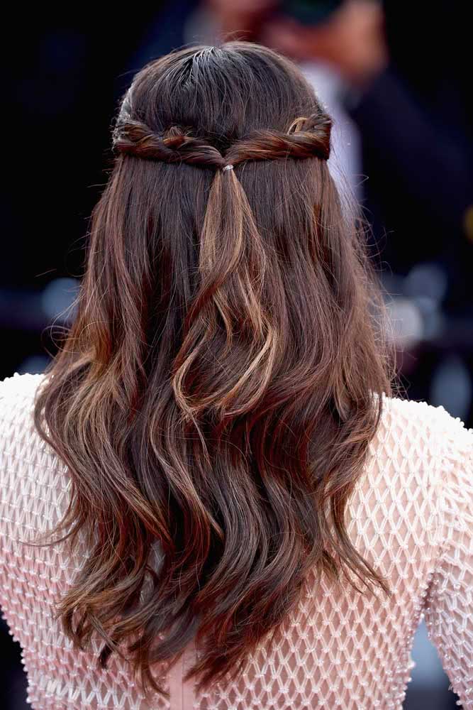 Para fazer em poucos minutos, esse penteado semi preso com rope braid é um coringa para qualquer ocasião