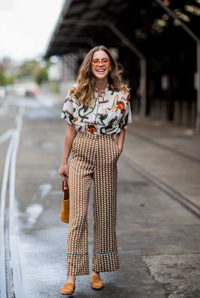 Outro modelo de bota que vai muito bem com vestidos curtos, médios ou longos é a over the knee, que possui um cano longo e deixa qualquer look arrasador.