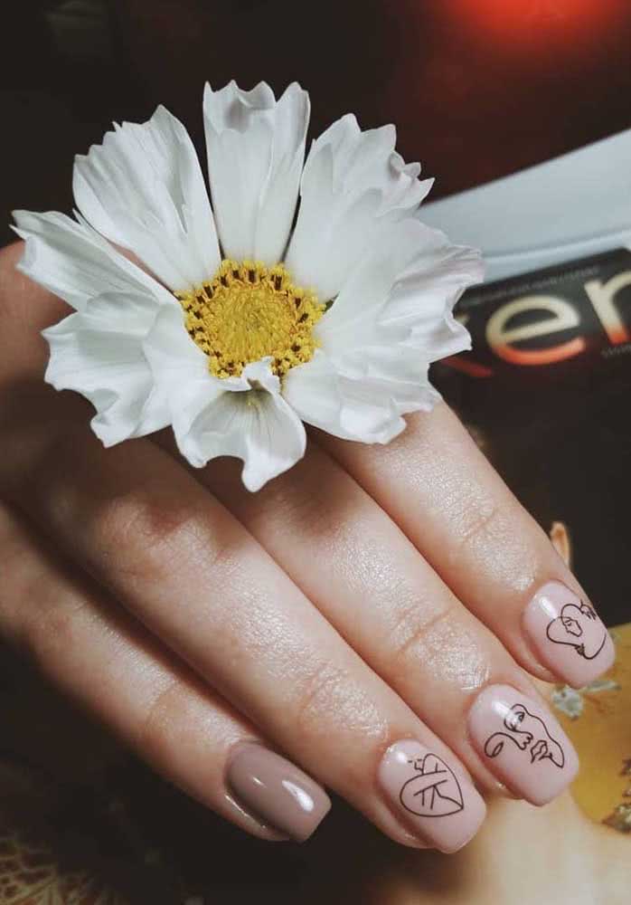 Faça das suas unhas nude a tela perfeita para desenhos delicados e super artísticos.