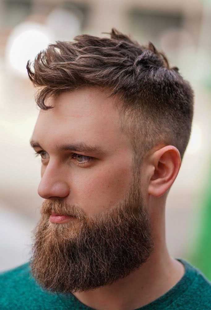 Cabelo crespo com riscas de navalha para 2020  Mens haircuts fade,  Haircuts for men, Beard hairstyle