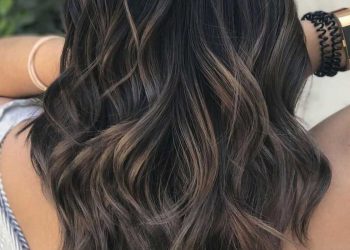 Cabelo preto com luzes: cuidados, dicas e fotos para você seguir