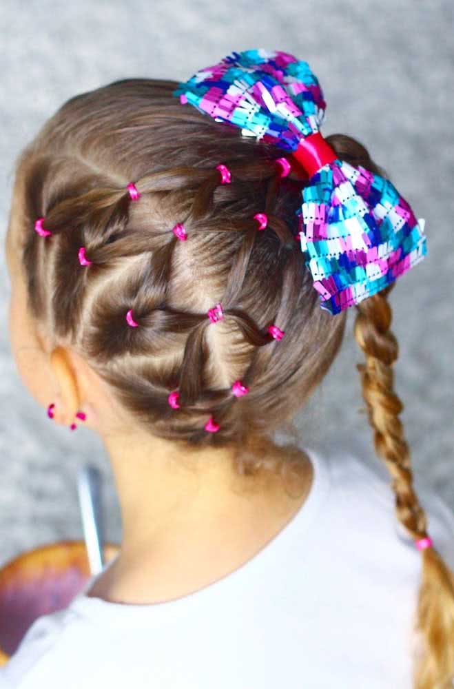 Penteado Infantil fácil com elásticos coloridos e laço de