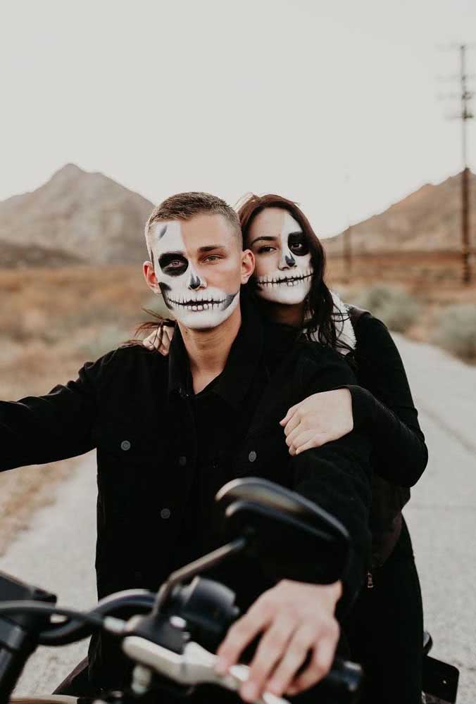 Maquiagem de halloween de caveira: uma ideia perfeita para se fazer em casal. 