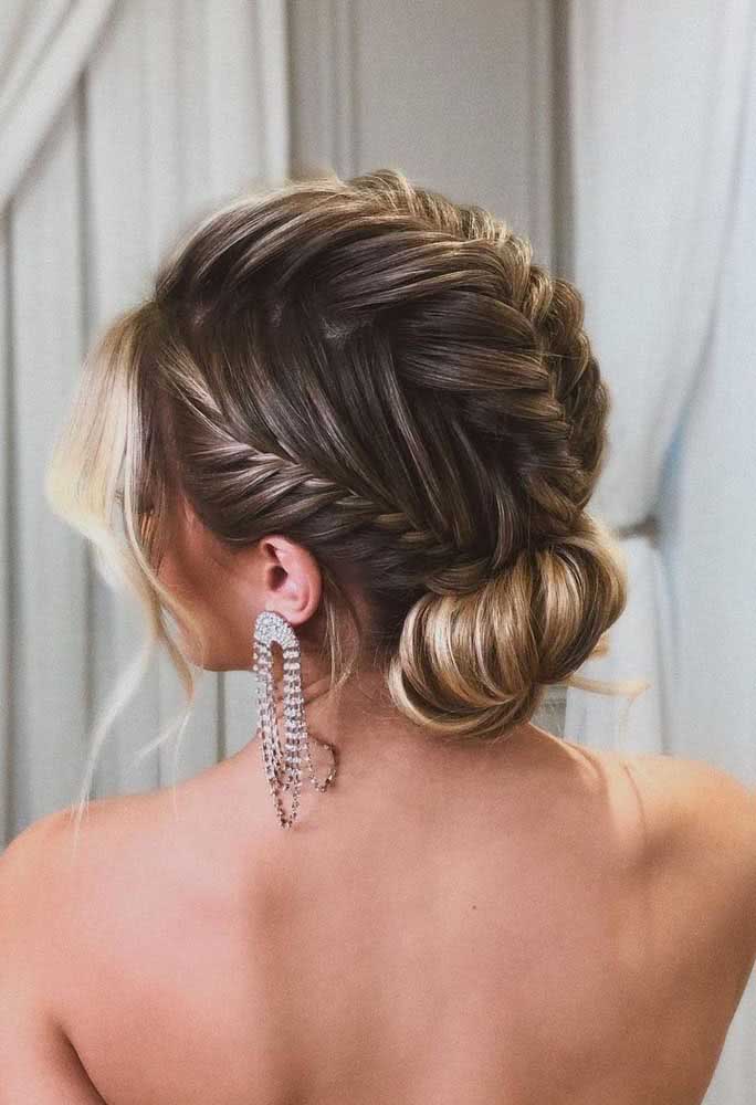 Penteado Preso: Como Fazer o Seu e Passo a Passo para Seguir