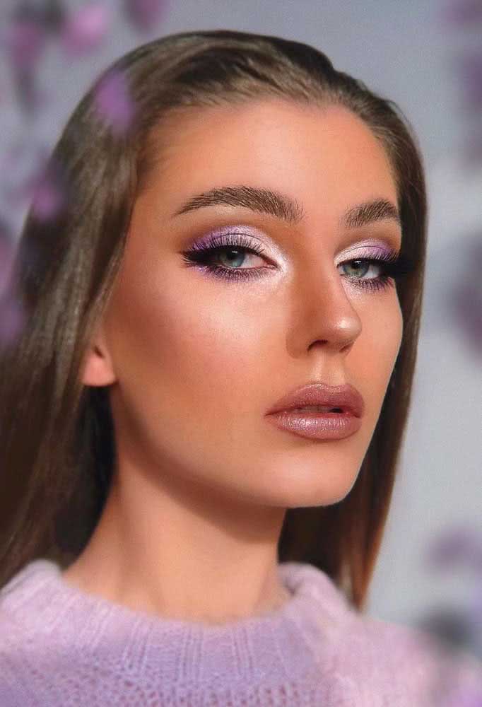 Muito charme nesta outra ideia de cut crease pastel, desta vez em roxo.