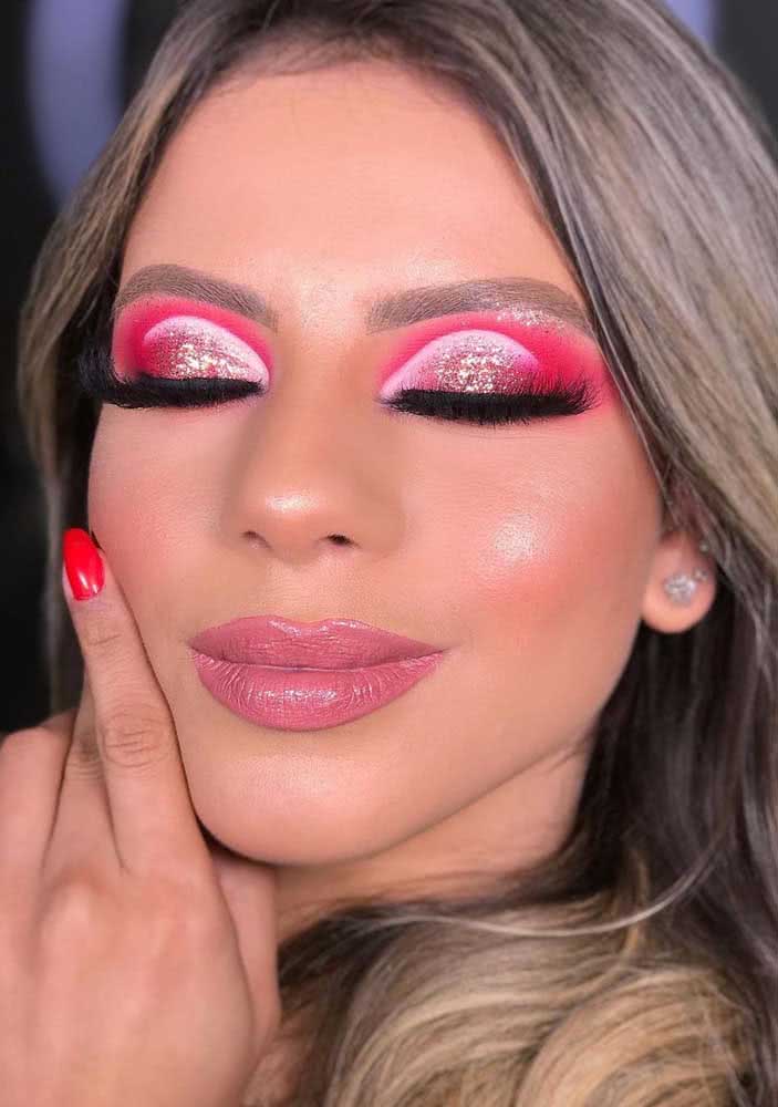 Mais uma ideia de cut crease rosa pink para você experimentar em casa e arrasar no seu look. 