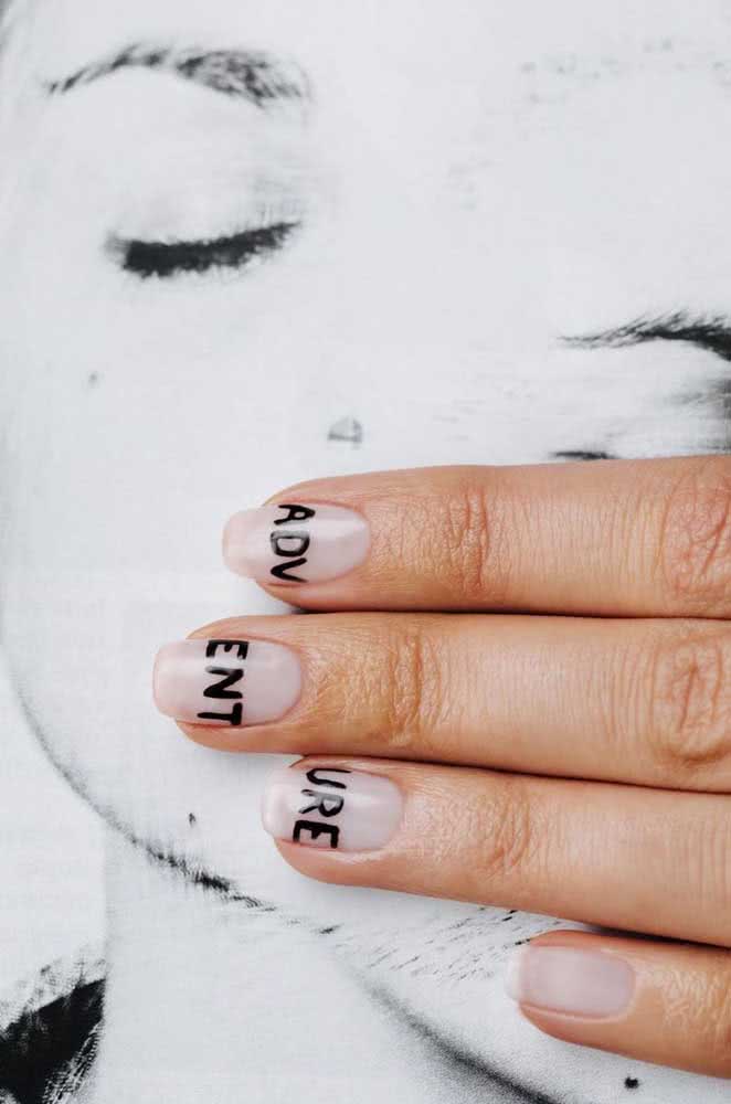 Fazer uma nail art que expresse a sua personalidade e desejos não é difícil, especialmente quando você pode fazer isso usando uma única palavra!