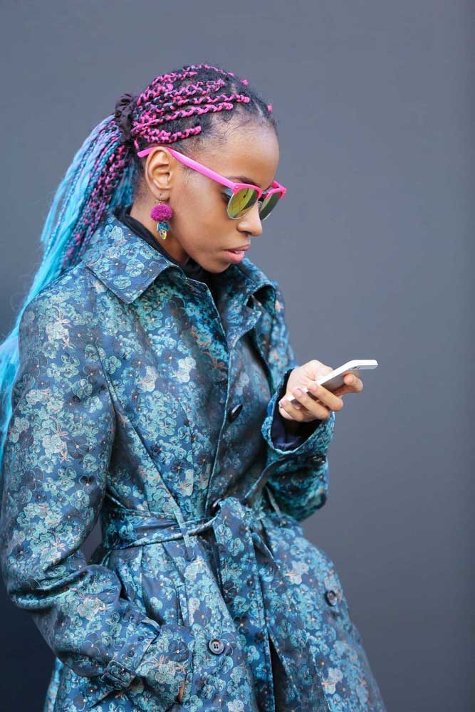 Estas box braids pink e azul turquesa é perfeita para quem busca um visual bem fashionista. 