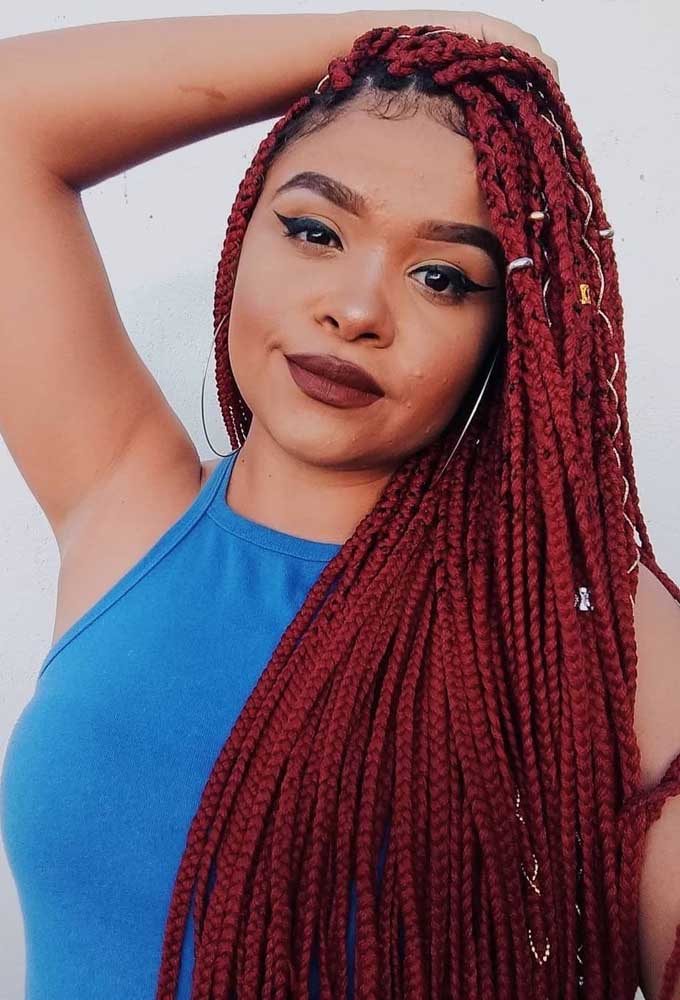 Com as box braids, você pode apostar em fios coloridos e transformar totalmente o seu estilo - e sem aplicar química nos seus fios naturais!