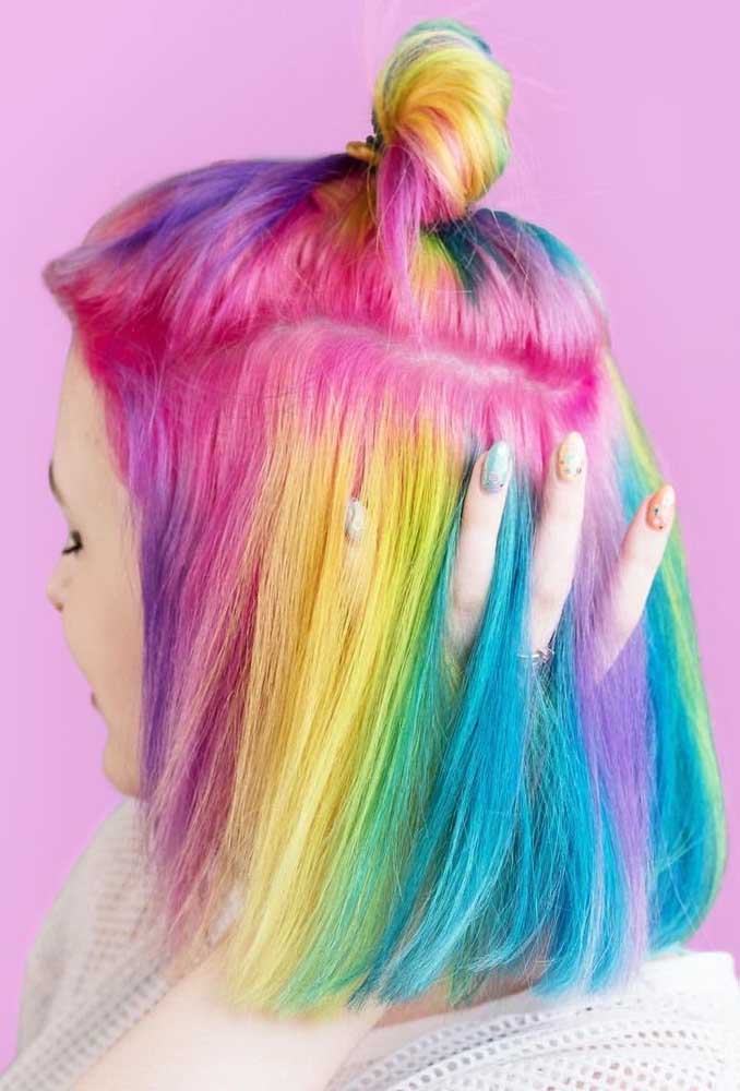 Super fofo e divertido, o cabelo colorido é uma ótima forma de expressar a sua criatividade.