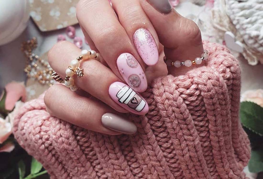 Unhas decoradas rosa e nude