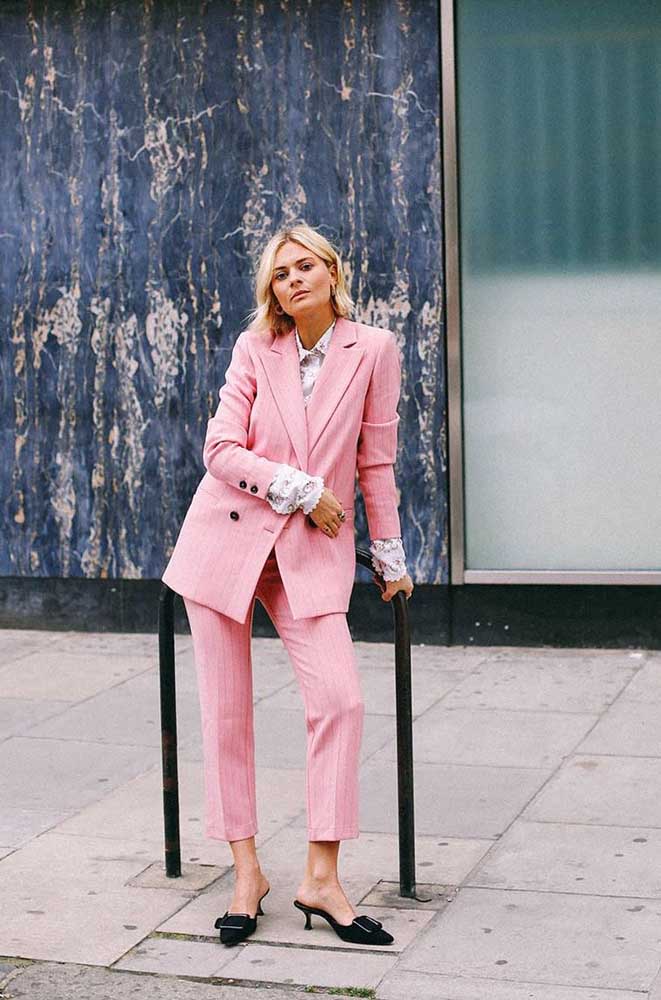 Roupa social feminina não é sinônimo de um visual sóbrio nem chato: com terninhos coloridos dá para criar looks que esbanjam criatividade!