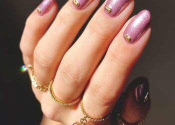 Unhas com joias: 50 fotos e dicas para você se inspirar na nail art