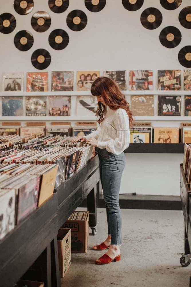 Ou faça um registro nos seus lugares favoritos - como uma loja de discos!