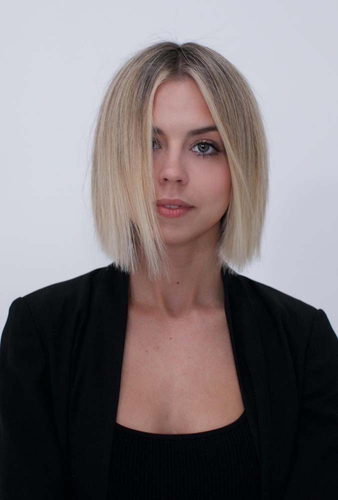 Outra tendência no mundo hairstyling é o blunt cut, o corte curto e retíssimo, que fica ótimo com uma gradação em loiro perolado. 