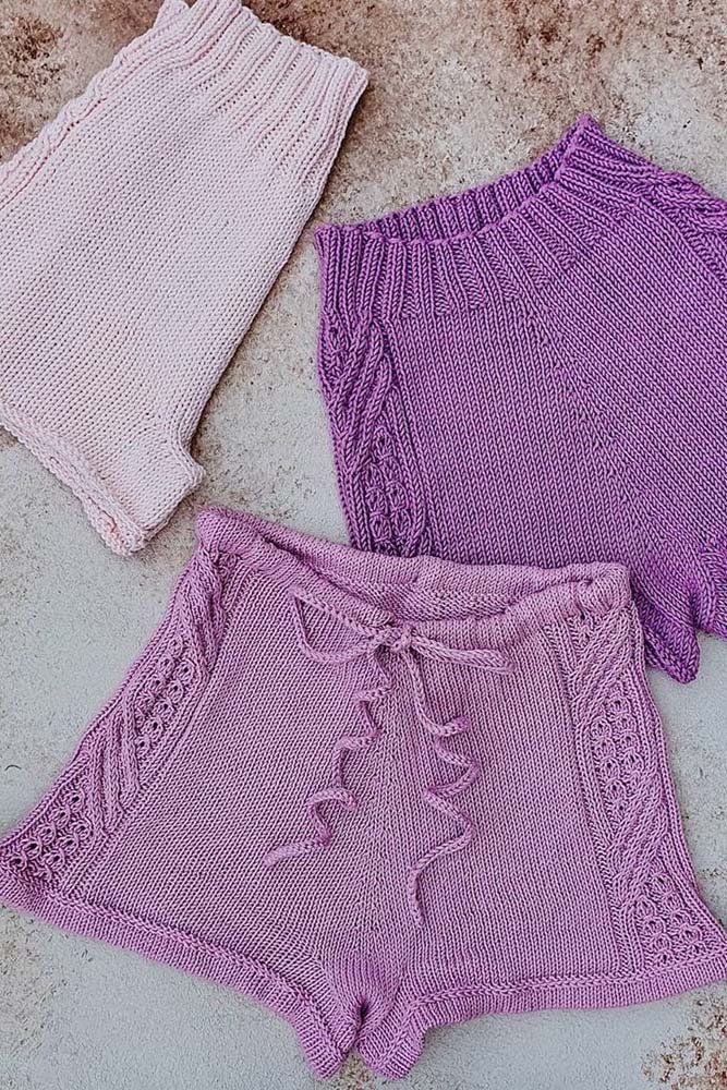 Dá uma olhada nesses três modelos lindos de shorts de crochê com padrões nas laterais. 