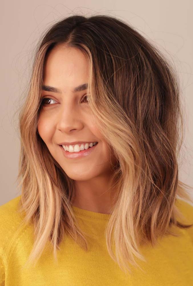 As mechas frontais mais claras que o restante do cabelo estão com tudo atualmente!