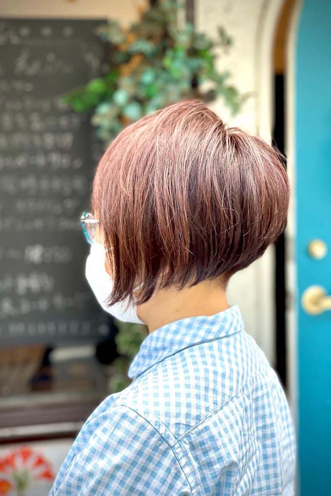 Para quem gosta de manter os cabelos curtos e quer um undercut mais discreto, o corte chanel cortado na altura do queixo é a escolha certeira.