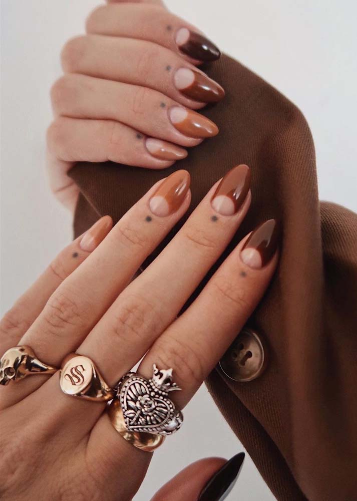 Uma inspiração de unhas perfeitas para quem ama tons terrosos