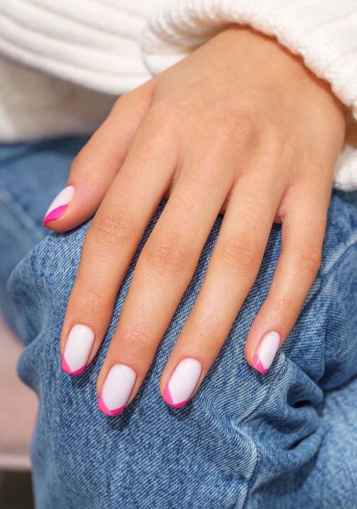 Esmalte branco com francesinha rosa: anota essa dica de unhas perfeitas