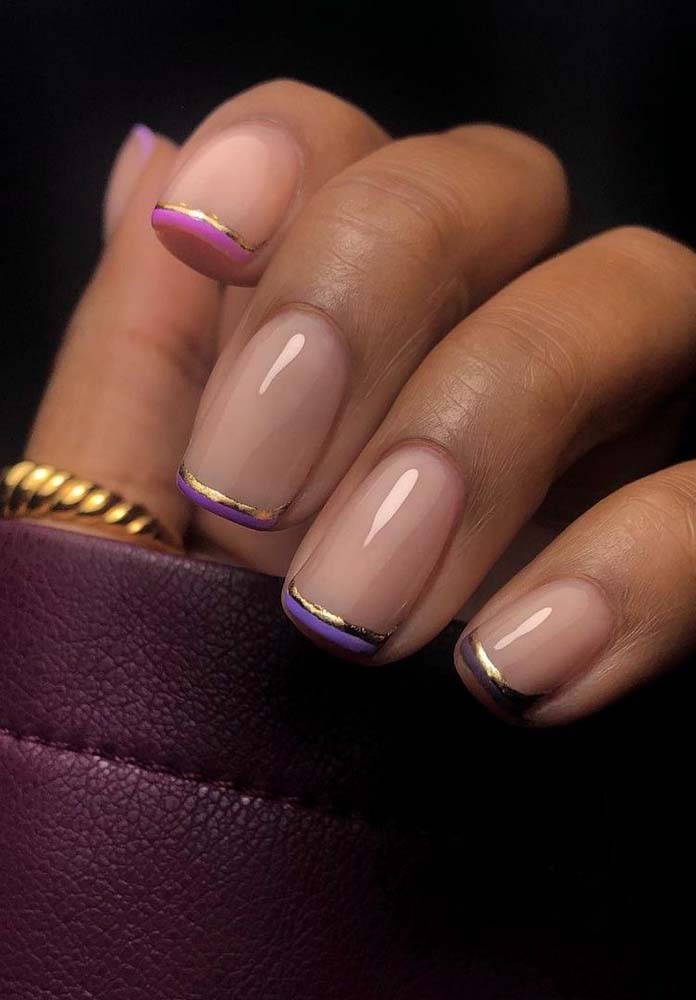 Um toque de dourado para trazer glamour às unhas