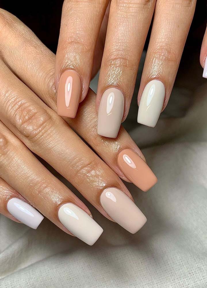 Unhas nude do tom mais claro para o mais escuro