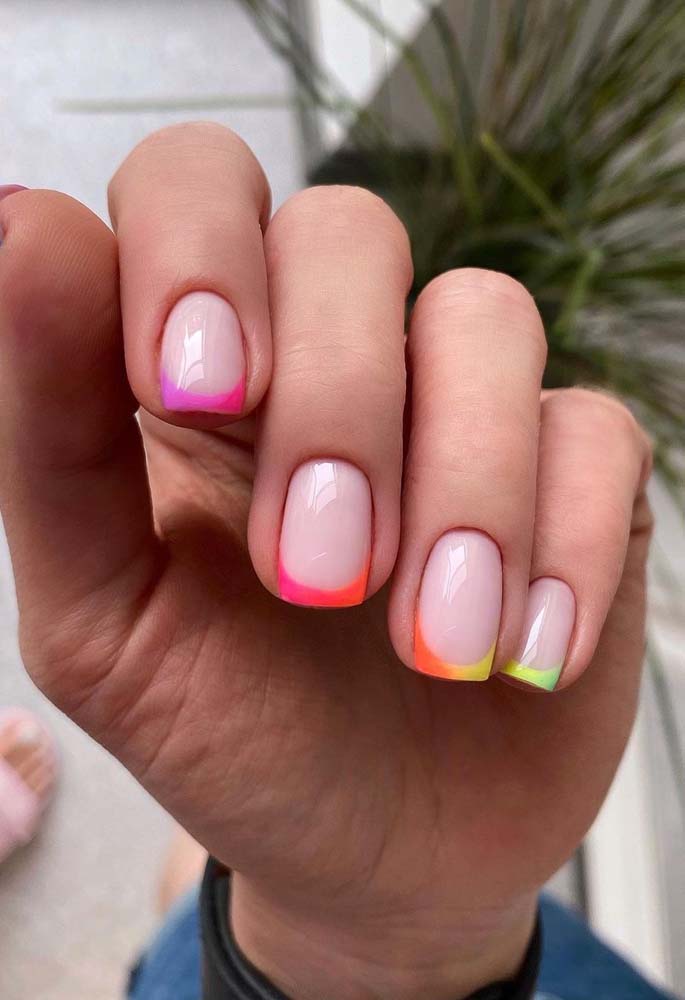 Unhas e cutículas em dia e super bem cuidadas