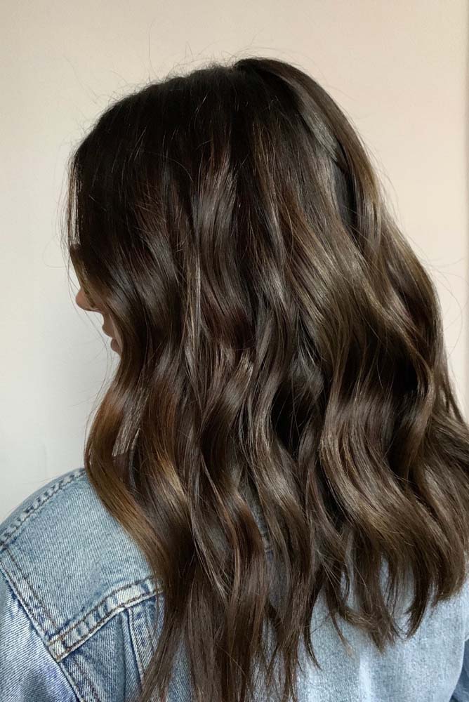 Cabelo médio repicado ondulado: um dos preferidos por quem tem esse tipo de fio