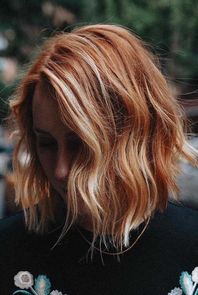 Gosta de ruivo? Então inspire-se nesse cabelo curto com luzes