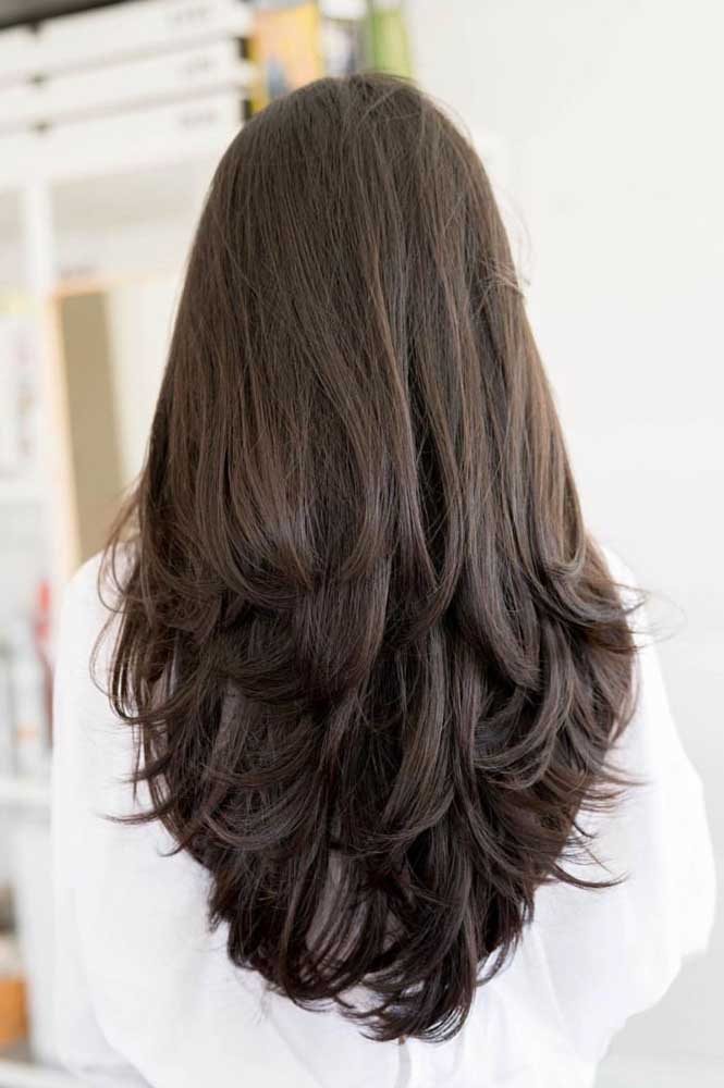 Nessa outra inspiração, o corte de cabelo longo foi repicado apenas nas pontas