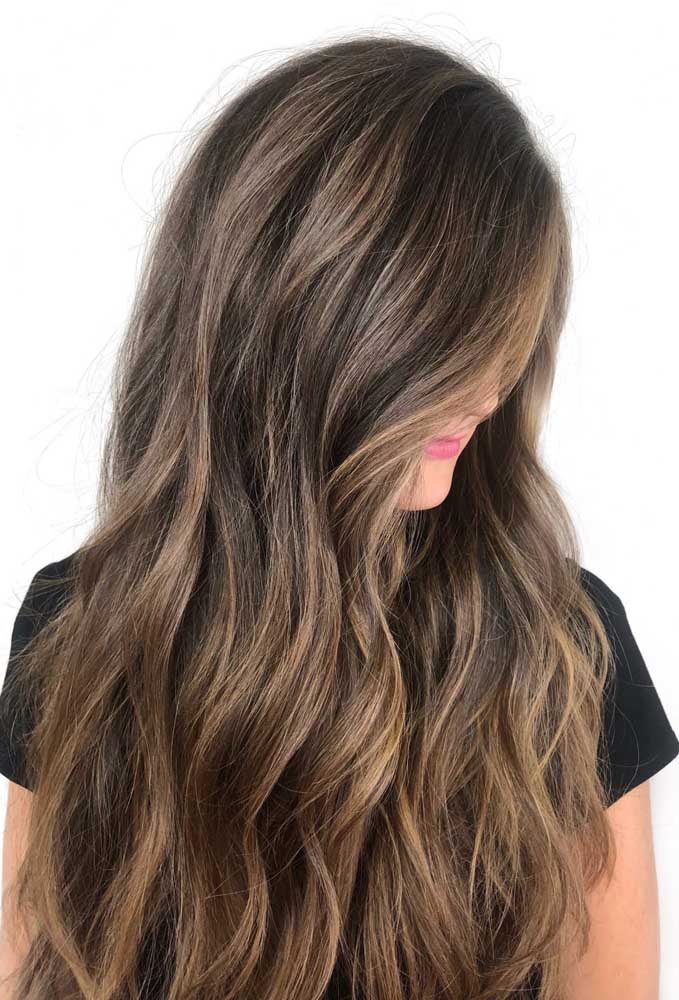 Cabelo ondulado longo: um dos preferidos do momento