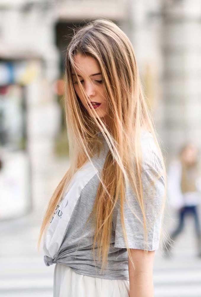 Reto e liso: um cabelo longo simples e prático de manter