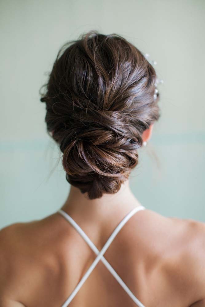 Uma inspiração de coque de cabelo para casamento 