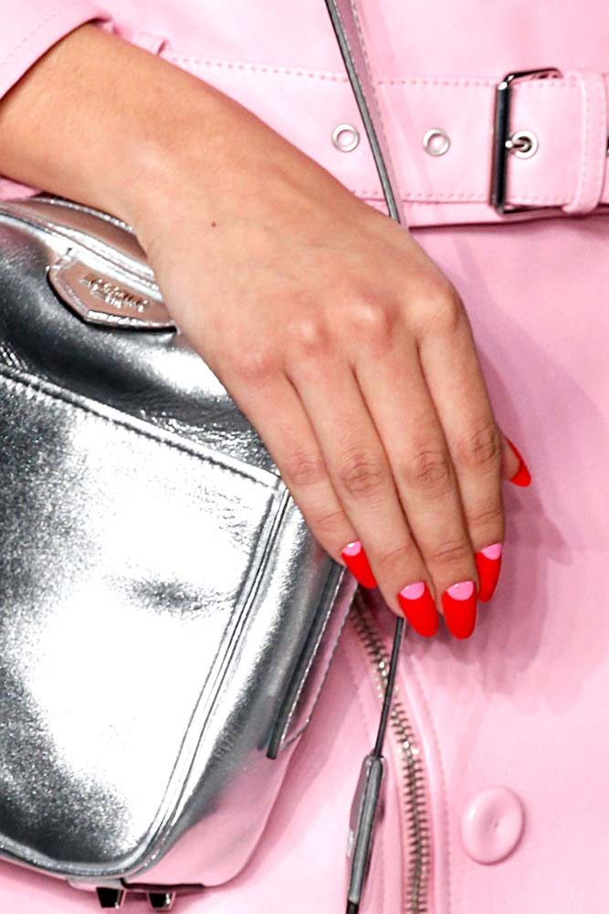 Francesinhas invertidas em vermelho e rosa para essas unhas incríveis!