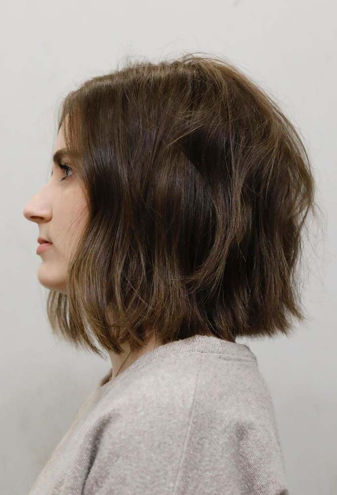 O cabelo curto com luzes mel é o preferido das morenas