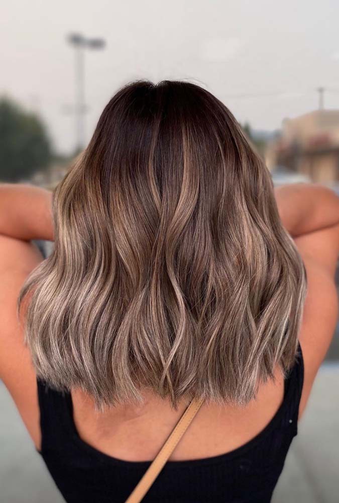 Cabelo curto com luzes platinado: mudança 360 no visual