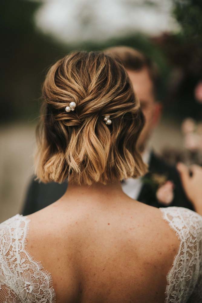 Penteado para cabelos curtos com detalhe que faz a diferença