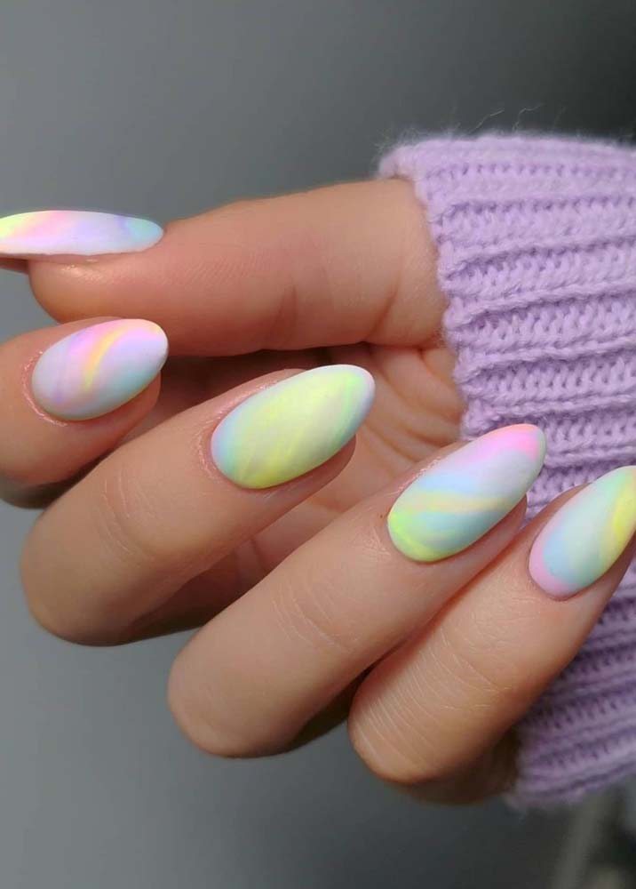 Efeito neon para unhas postiças divertidas