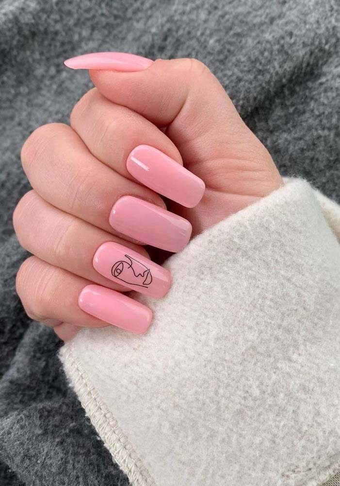 Inspiração de unhas postiças para quem curte a estética minimalista