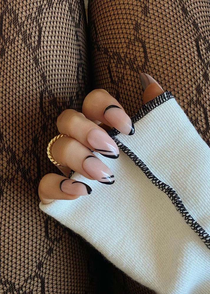 Unhas postiças decoradas simples no clássico duo branco e preto