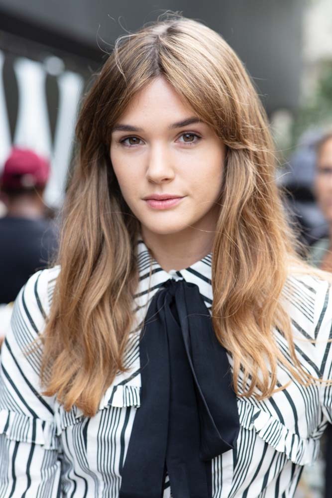 Aposte em tons naturais na hora de escolher cores de cabelo que rejuvenescem