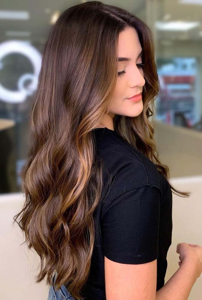 Ondas sempre são bem vindas, ainda mais no cabelo morena iluminada